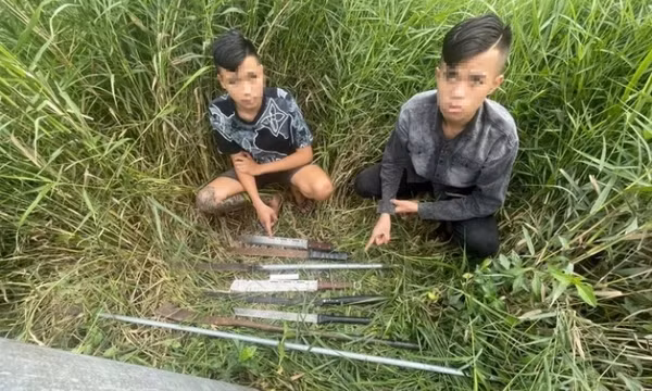 22 thanh thiếu niên dùng bom xăng 'báo thù', tấn công tiệm làm tóc