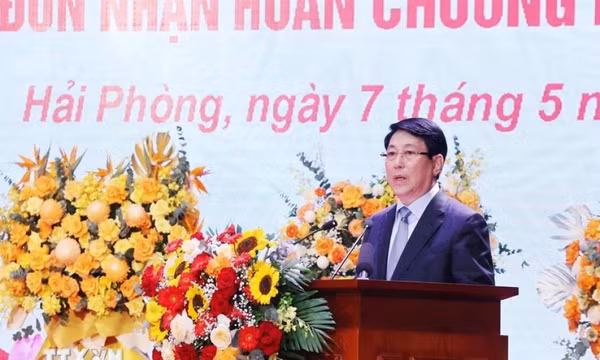 Chủ tịch nước: Hải quân cần phát huy truyền thống làm chủ vùng biển