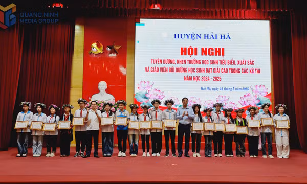 Hải Hà tuyên dương, khen thưởng học sinh tiêu biểu, xuất sắc đạt giải cao năm học 2024-2025