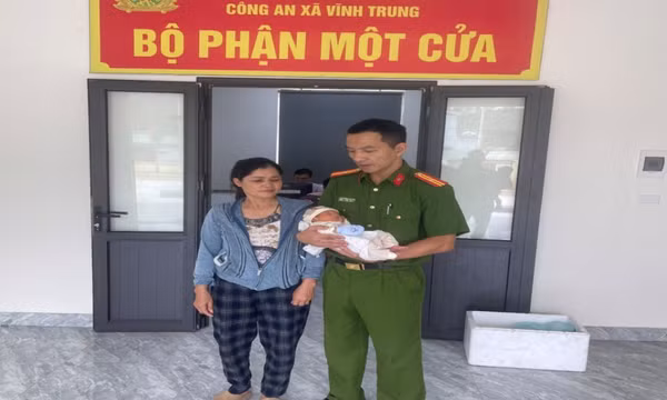 Móng Cái: Cán bộ Công an xã kịp thời đưa cháu bé sơ sinh bị bỏ rơi về chăm sóc