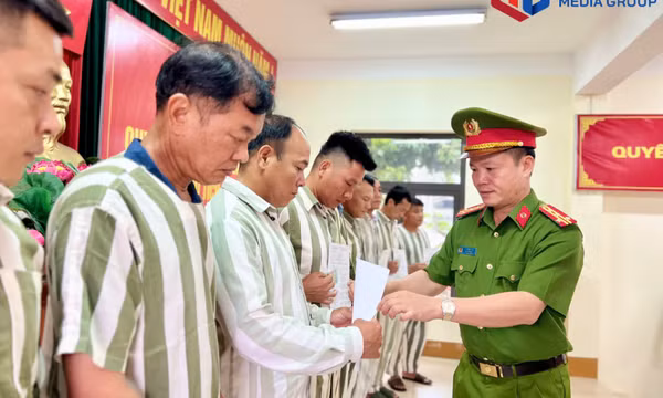 Công an tỉnh công bố quyết định đặc xá của Chủ tịch nước cho 23 phạm nhân