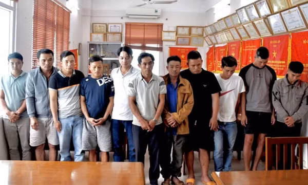 Bắt cóc nhóm cờ bạc bịp để đòi tiền chuộc