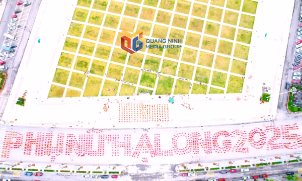 TP Hạ Long: Hơn 2000 phụ nữ đồng diễn bên bờ di sản Vịnh Hạ Long