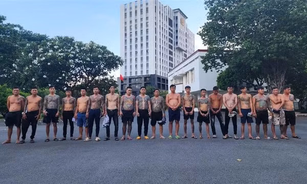 Triệt phá nhóm giang hồ cho vay lãi nặng hoạt động ở Tiền Giang, thu giữ nhiều súng đạn