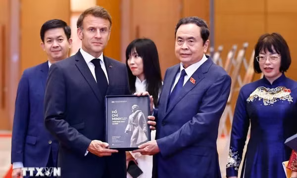 Chủ tịch Quốc hội: Quan hệ kinh tế Việt Nam-Pháp đạt được những kết quả ấn tượng