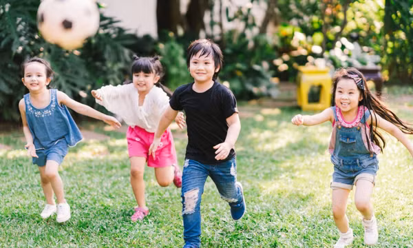 Tăng cường sức khỏe cho trẻ em thời điểm giao mùa