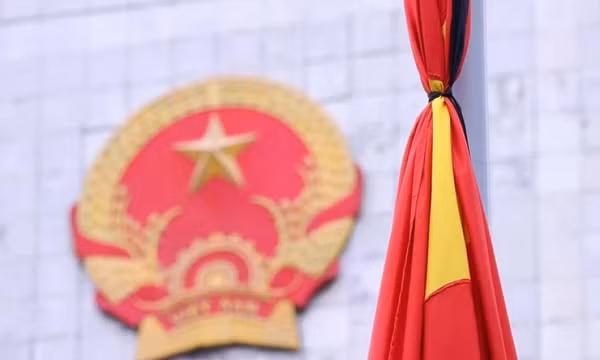 Treo cờ rủ, không tổ chức hoạt động vui chơi công cộng trong 2 ngày Quốc tang