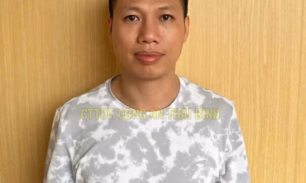 Bắt khẩn cấp tài xế bán tải dùng gậy bóng chày đánh người sau va chạm giao thông
