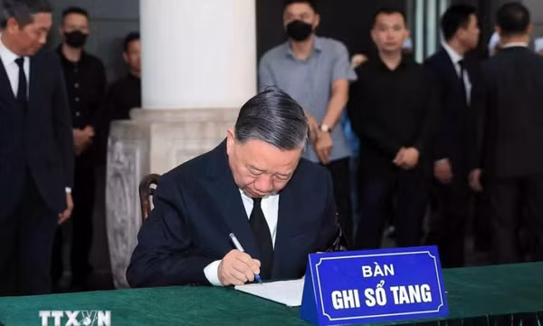 Xúc động những dòng ghi sổ tang viếng nguyên Chủ tịch nước Trần Đức Lương