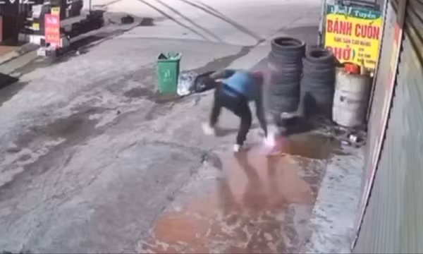 Truy tìm kẻ phóng hỏa đốt nhà dân trong đêm ở Bắc Giang