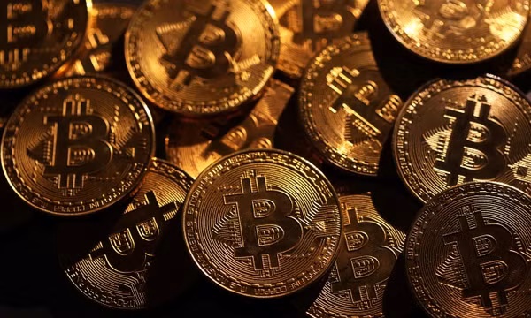 Bitcoin trở lại mốc 100.000 USD sau 3 tháng