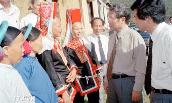 ĐỒNG CHÍ TRẦN ĐỨC LƯƠNG - NHÀ LÃNH ĐẠO CÓ NHIỀU ĐÓNG GÓP QUAN TRỌNG CHO SỰ NGHIỆP ĐỔI MỚI, PHÁT TRIỂN ĐẤT NƯỚC VÀ BẢO VỆ TỔ QUỐC
