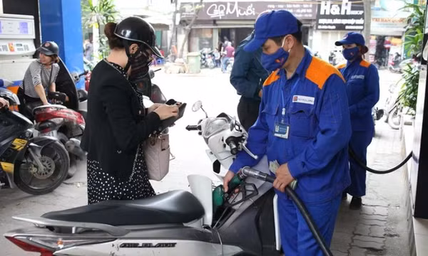 Không trích lập quỹ bình ổn, giá xăng RON95-III tăng nhẹ 33 đồng mỗi lít