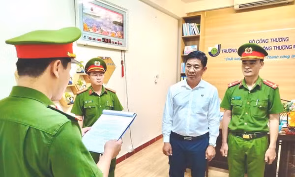 Bắt tạm giam hiệu trưởng Trường cao đẳng Công thương miền Trung