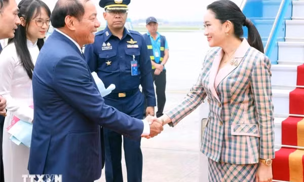 Thủ tướng Vương quốc Thái Lan bắt đầu thăm chính thức Việt Nam