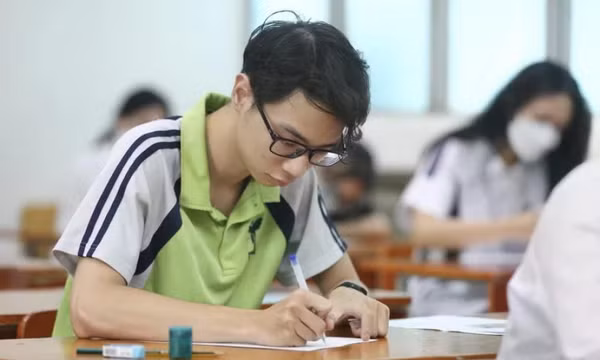 Thủ tướng chỉ đạo tổ chức tốt thi Tốt nghiệp THPT trong bối cảnh tinh gọn bộ máy
