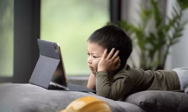 Nguyên tắc cốt lõi giúp trẻ dùng thiết bị số tích cực, an toàn