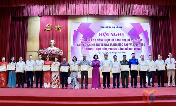 Hạ Long: Tổng kết 10 năm thực hiện Chỉ thị số 05-CT/TW và 5 năm thực hiện Kết luận số 01-KL/TW của Bộ Chính trị