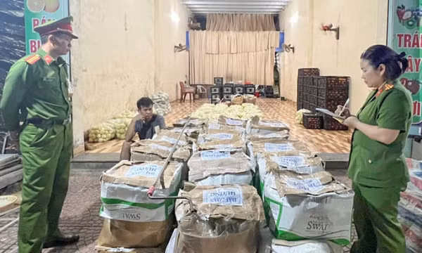 Phát hiện hơn 3 tạ rau củ nhiễm hoá chất độc hại ở Sơn La