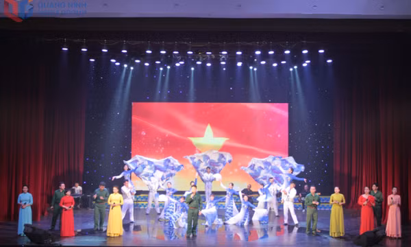 Tổng duyệt chương trình tham gia hội diễn ca khúc cách mạng