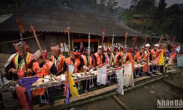 Di sản trong guồng quay du lịch