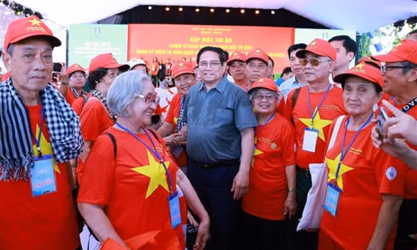 Thủ tướng: Cựu tù chính trị luôn giữ trong tim ngọn lửa cách mạng sáng ngời