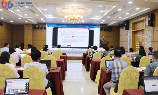 Tập huấn ứng dụng AI trong công tác tuyên giáo và dân vận