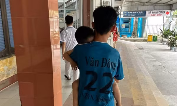 Đình chỉ công tác nhân viên bệnh viện bị phản ánh 'nộp đủ tiền mới cấp cứu'