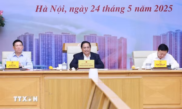 Thủ tướng: Triển khai ngay giải pháp để giảm chênh lệch giá vàng trong nước và quốc tế
