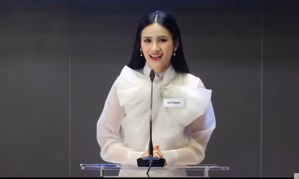 Hành động bất ngờ ghi điểm của Ý Nhi tại Miss World
