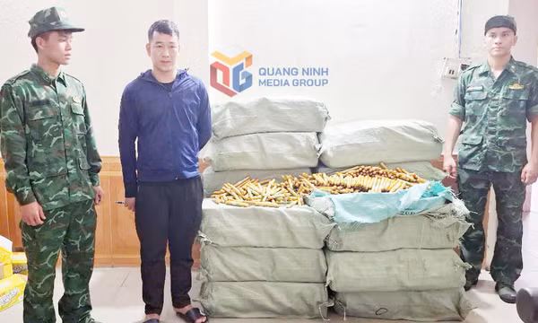 Liên tiếp bắt giữ 2 vụ vận chuyển thực phẩm không rõ nguồn gốc