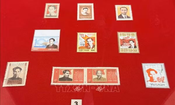 Trưng bày tem và bưu ảnh về Chủ tịch Hồ Chí Minh