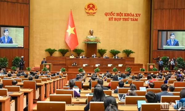 Bộ Chính trị ban hành Nghị quyết về đổi mới công tác xây dựng và thi hành pháp luật