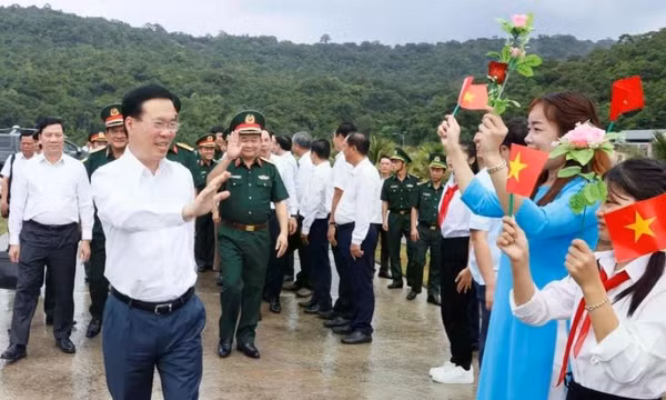 Bảo vệ vững chắc chủ quyền biển đảo và quan tâm nâng cao đời sống vật chất, tinh thần nhân dân