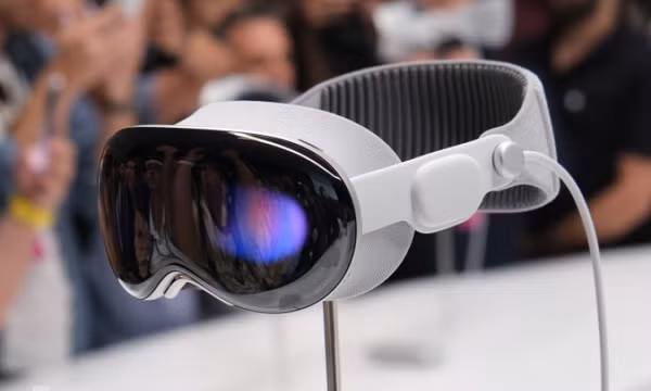 Apple sắp bán kính Vision Pro