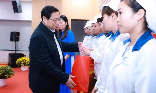 Thủ tướng chỉ đạo các giải pháp chăm lo đời sống cho người dân dịp Tết