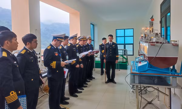 Lữ đoàn 169 tổ chức thi mô hình học cụ, giáo án, giảng bài 