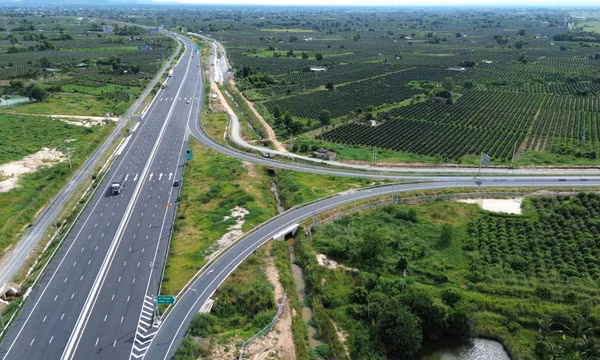 Báo động nạn tháo hàng rào, trộm dây điện chiếu sáng trên các tuyến cao tốc