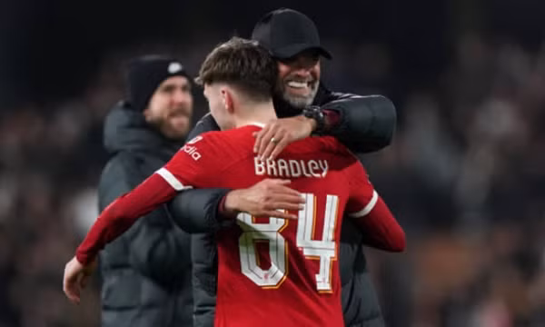 Klopp làm nên lịch sử với Liverpool