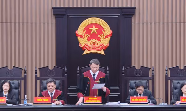 Cựu bộ trưởng Nguyễn Thanh Long bị tuyên 18 năm tù