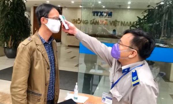 Hà Nội khuyến khích người dân đeo khẩu trang nơi công cộng