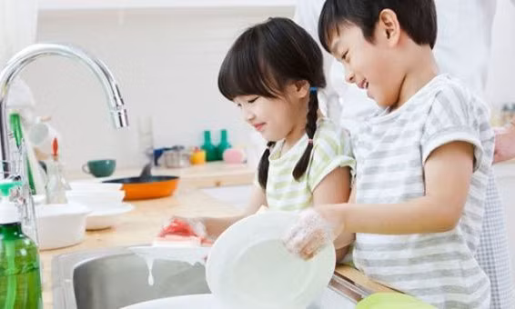 Có nên trả tiền để con làm việc nhà?