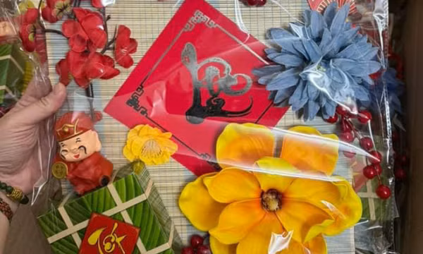 Nhộn nhịp chợ phụ kiện, trang trí Tết trên mạng