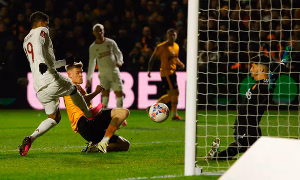 Man Utd thắng nhọc đội hạng Tư
