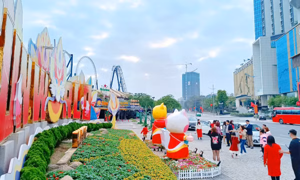Rộn ràng du lịch vui xuân, đón Tết 