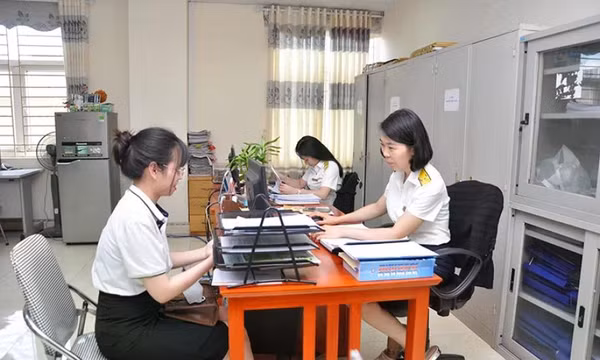 Tiếp tục giảm thuế, phí, lệ phí