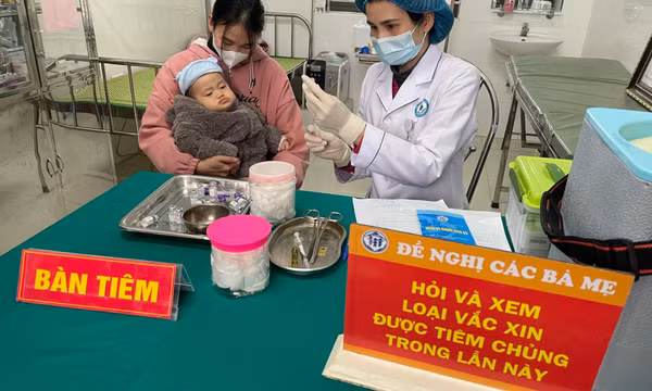 Sẽ có thêm khoảng 2,8 triệu liều vaccine 5 trong 1, phụ huynh không còn lo thiếu mũi 2, 3