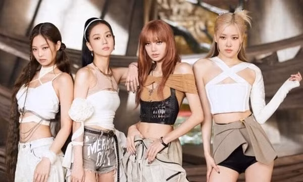 Fan bất ngờ khi 4 cô gái Blackpink bị xoá khỏi danh sách nghệ sĩ của YG