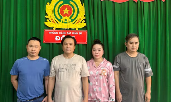 Triệt phá ổ môi giới mại dâm tại Nhà hàng karaoke 98