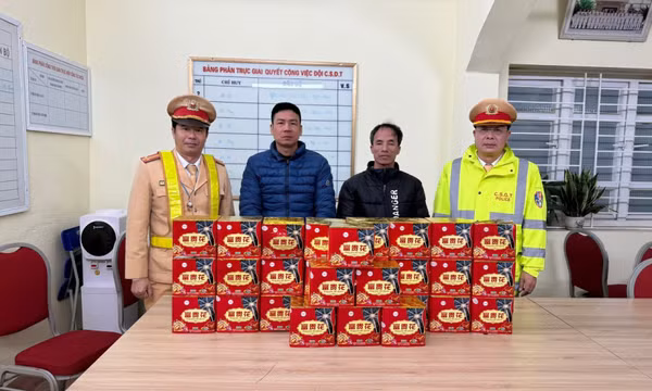 Bắt giữ 2 vụ vận chuyển ma túy và pháo trái phép